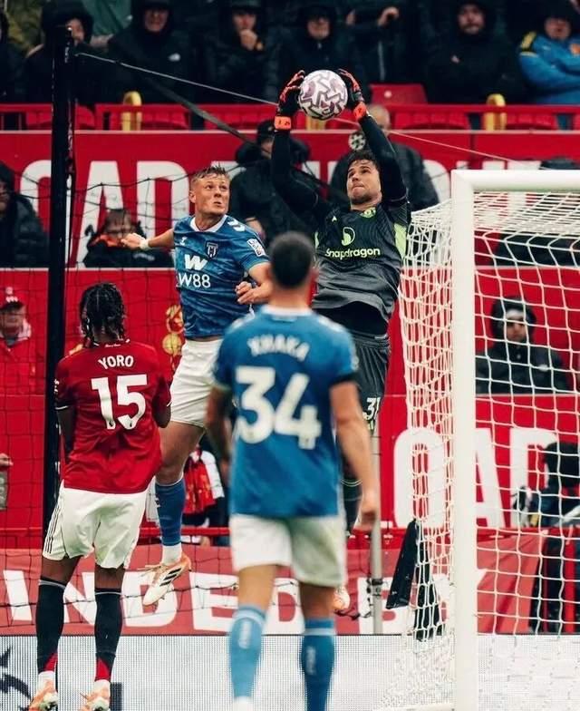 包含英超加时末段再迎强敌,曼联临场应变,主帅态度——赛场秩序良好,控场能力受关注的词条 包含英超加时末段再迎强敌,曼联临场应变,主帅态度——赛场秩序良好,控场能力受关注的词条