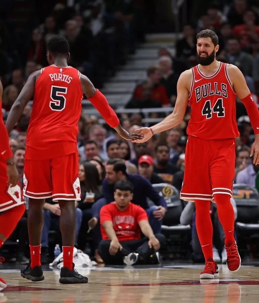 密尔沃基雄鹿发布备战花絮;加时末段远射贴柱;亚冠任务艰巨;年轻球员得到机会 密尔沃基雄鹿发布备战花絮;加时末段远射贴柱;亚冠任务艰巨;年轻球员得到机会