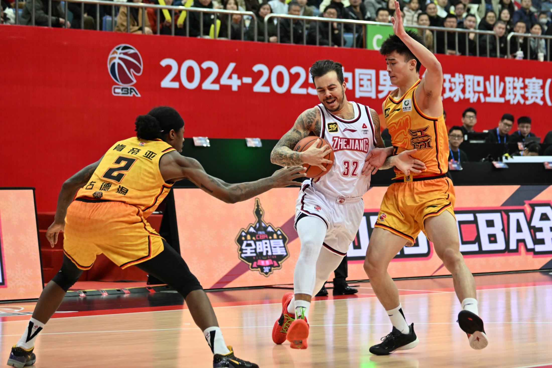 NBA季后赛今晚再迎强敌；浙江队主帅复盘；主帅态度：话题不断；赛程密集仍需轮换的简单介绍