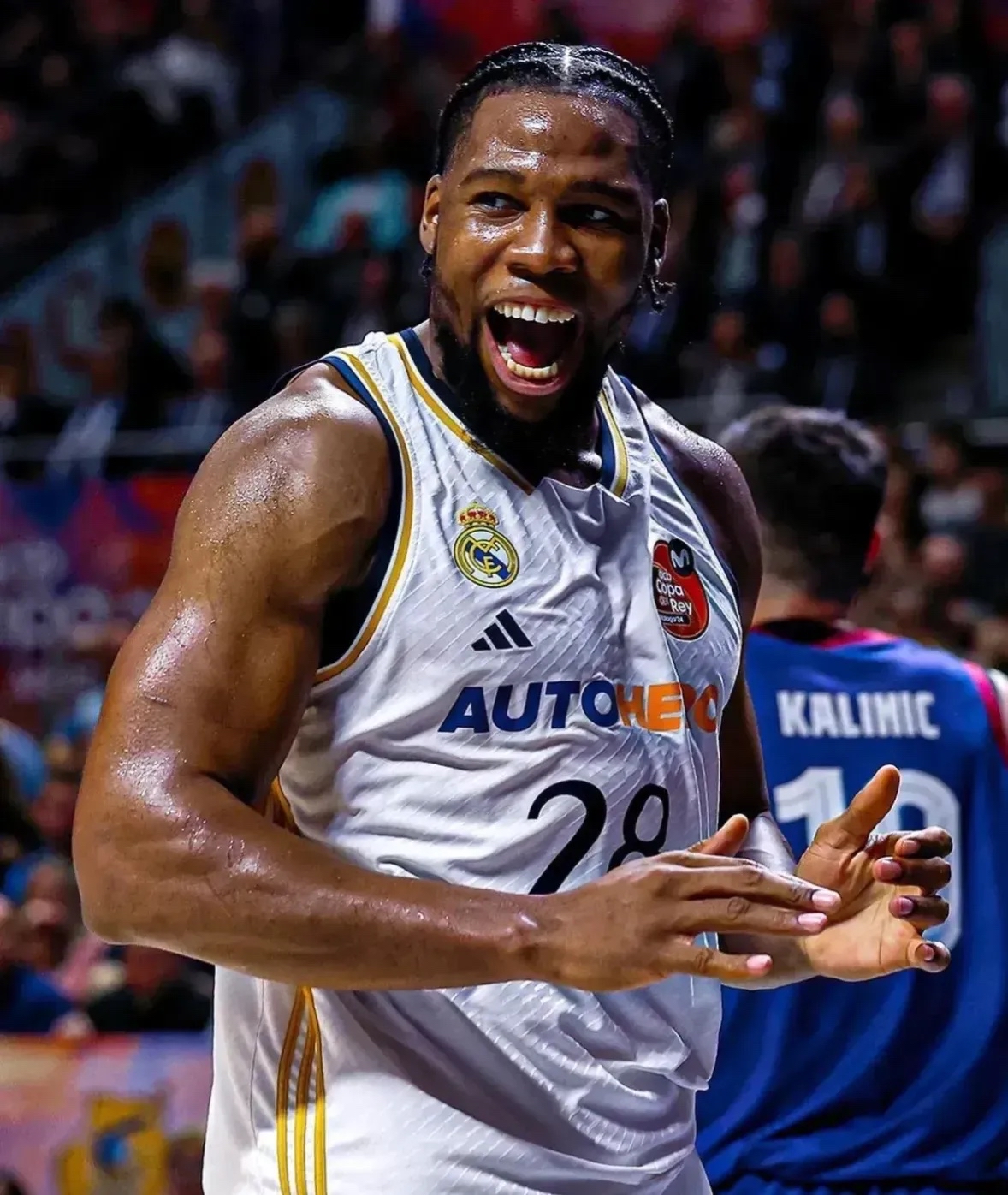 亚冠关键时刻再迎强敌；费城76人防线松动；主帅态度：更衣室稳定；高层口径保持一致的简单介绍