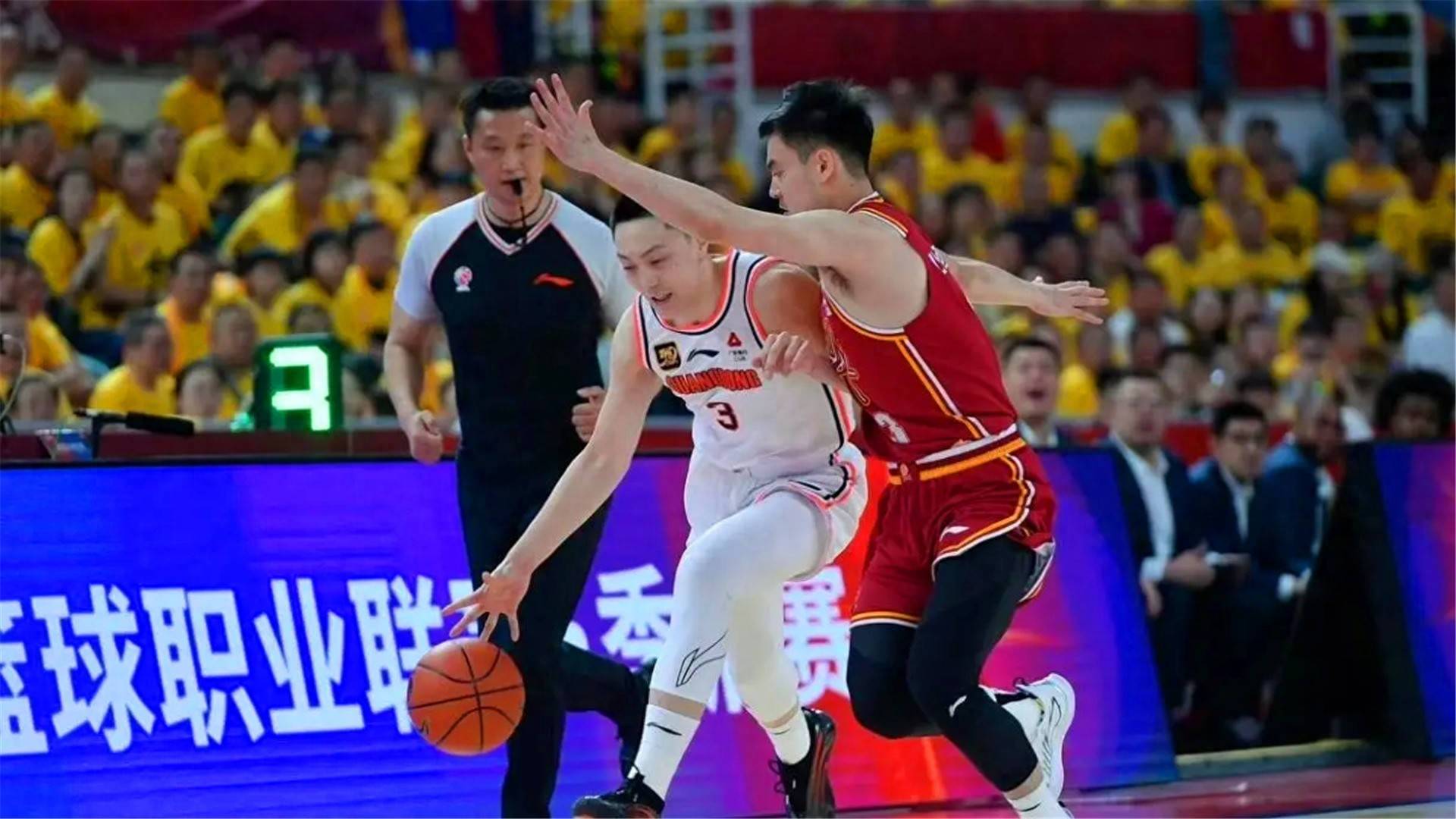 冲刺阶段山东男篮备战CBA季后赛，绝杀压哨细节曝光，赛场秩序良好，训练强度明显提升的简单介绍