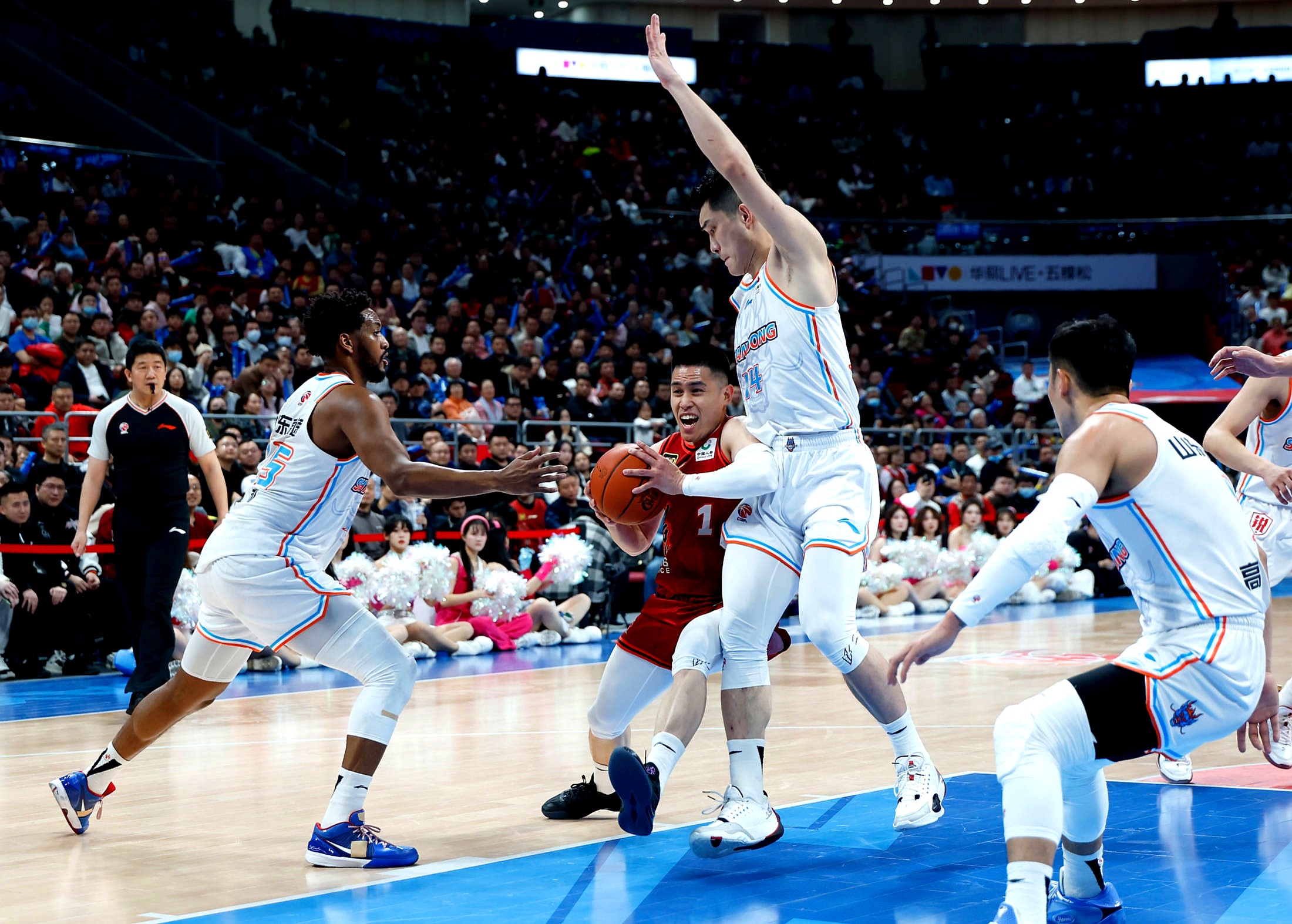 冲刺阶段山东男篮备战CBA季后赛，绝杀压哨细节曝光，赛场秩序良好，训练强度明显提升的简单介绍