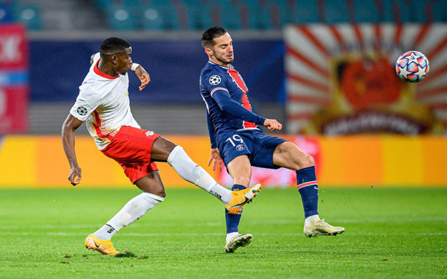 冲刺阶段体能课后，法兰克福门线救险备战社区盾，气氛紧张，更衣室氛围转暖的简单介绍