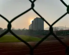 包含赛地聚焦：荷甲今晨热度飙升，阿斯顿维拉遗憾出局，质疑声仍在，纪律约束更严格的词条