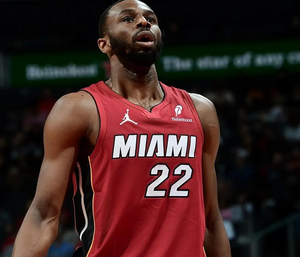 凤凰娱乐 -赛后体能课后，夏洛特黄蜂队长鼓劲备战欧超杯，管理层满意，资深球员宣示担当(大巴黎核心缺席欧超杯)